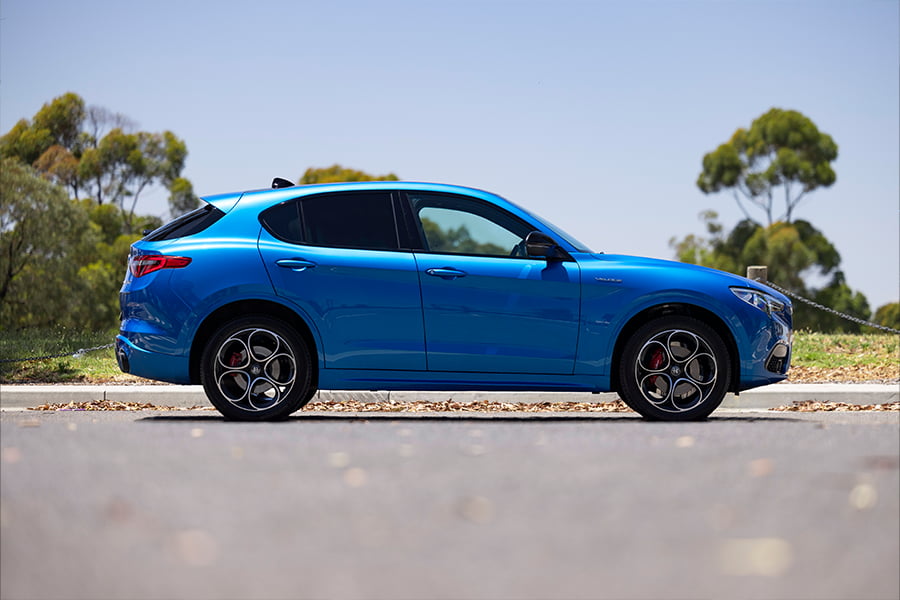 Alfa Romeo Stelvio Veloce 2022 side view