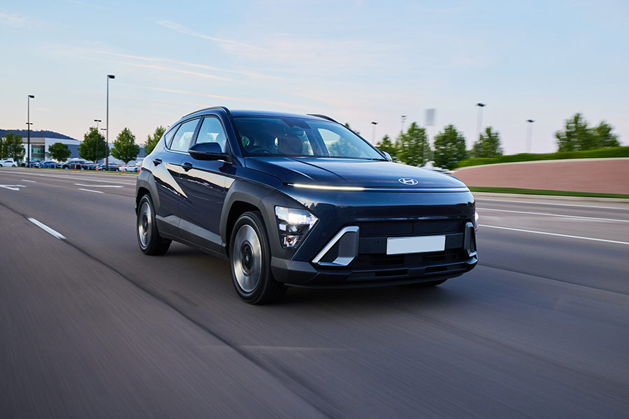 Hyundai Kona Hybrid 2023 on road