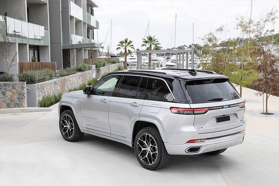 Jeep Grand Cherokee 4xe 2023 side view