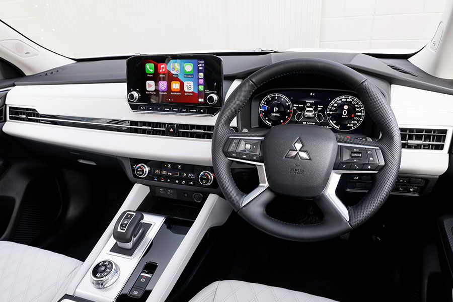 Mitsubishi Outlander Exceed 2022 Interior